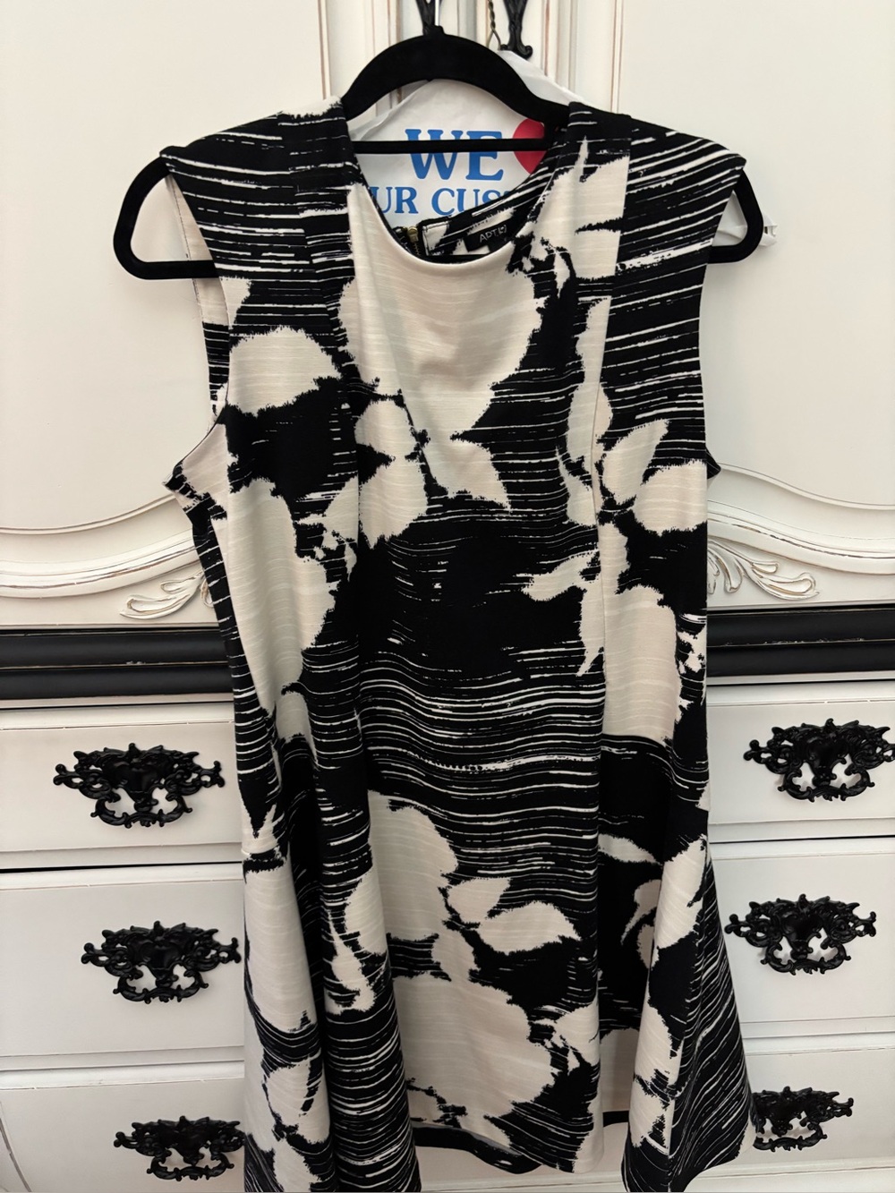 Apt. 9 Black and White Abstract Sleeveless Top